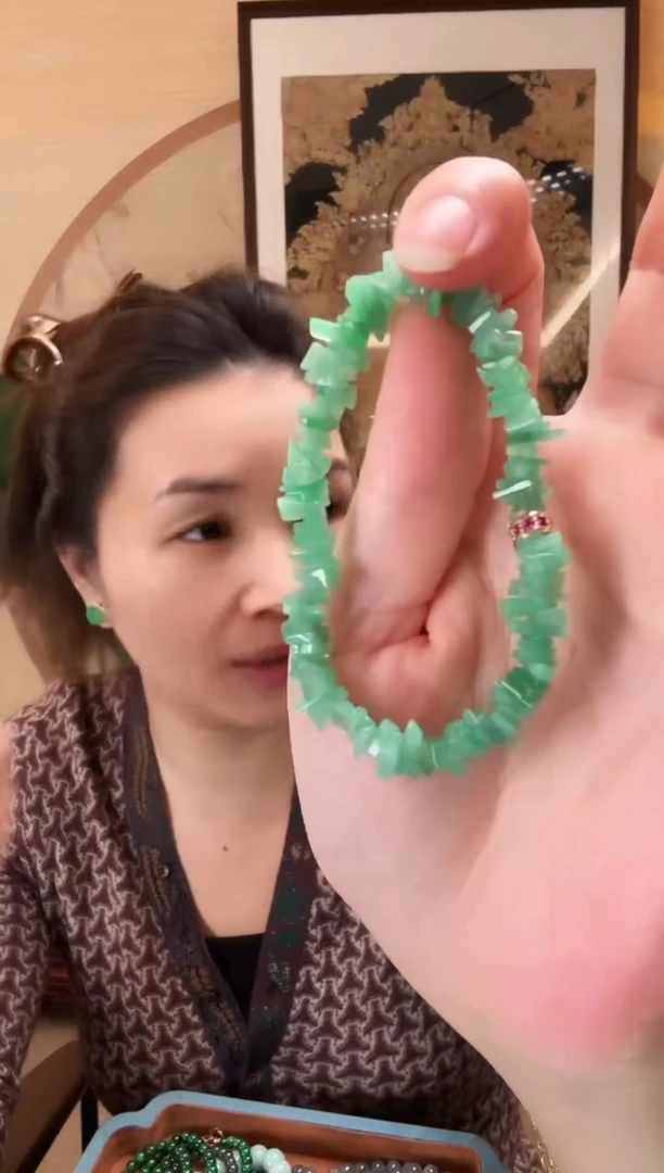 颈饰未镶嵌翡翠珠串