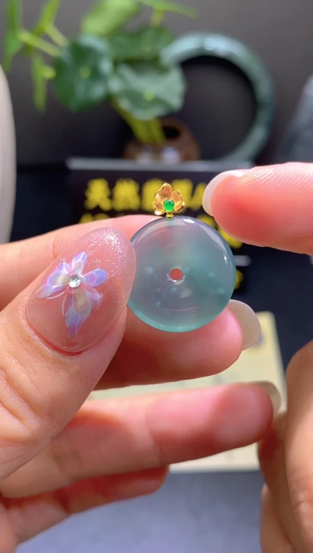翡翠18K金镶嵌颈饰天然翡翠吊坠