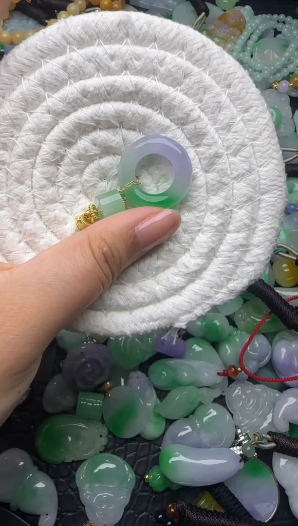 颈饰未镶嵌翡翠缅甸翡翠吊坠