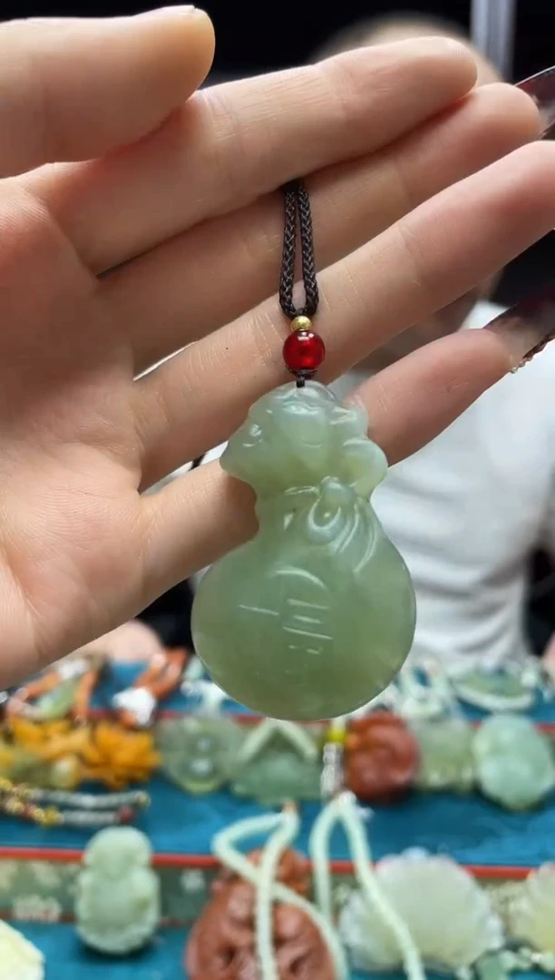 未镶嵌岫玉吊坠·