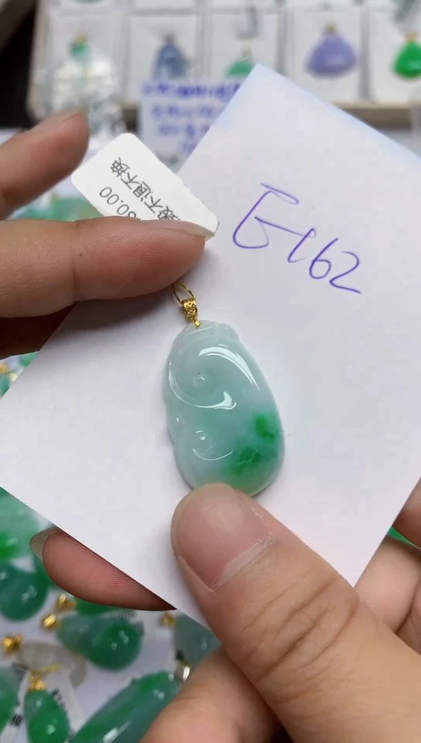 翡翠18K金镶嵌颈饰111111111