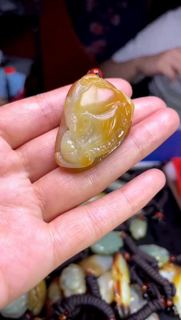 和田玉未镶嵌颈饰1