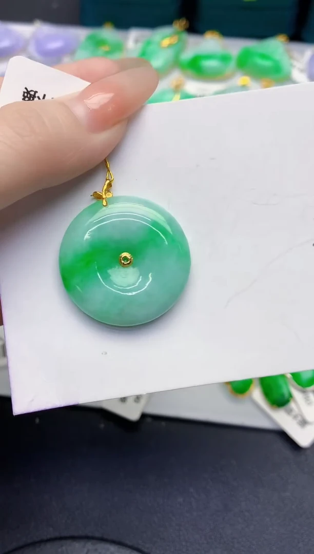 颈饰18K金镶嵌翡翠缅甸天然翡翠A货