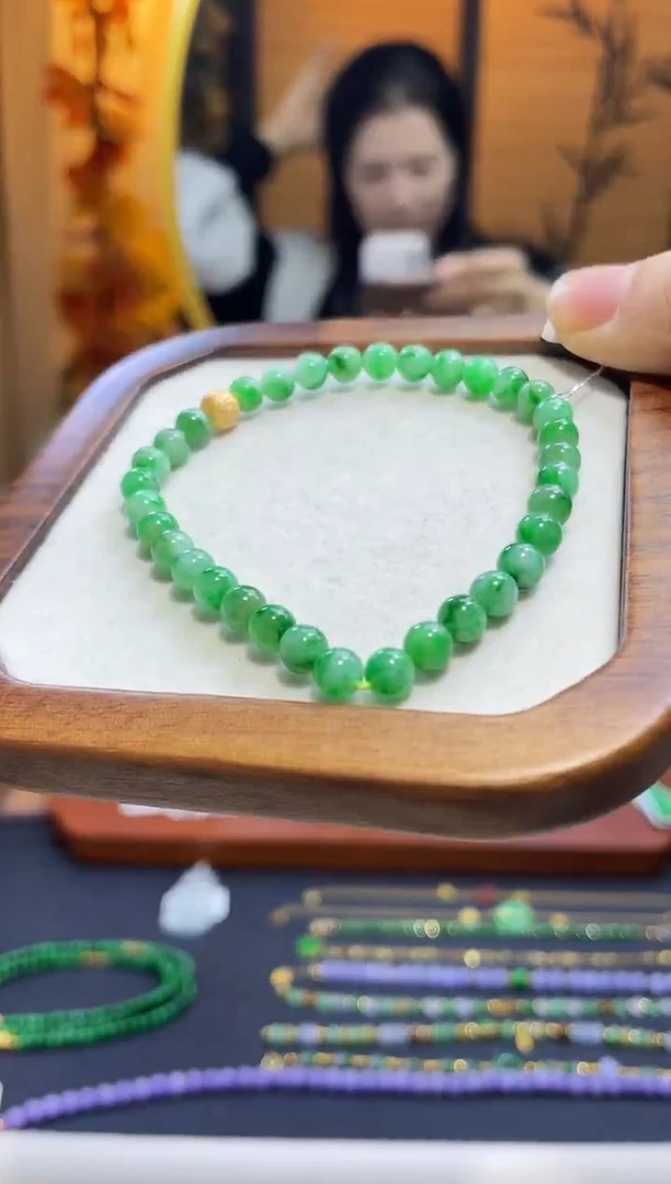 颈饰未镶嵌翡翠手串