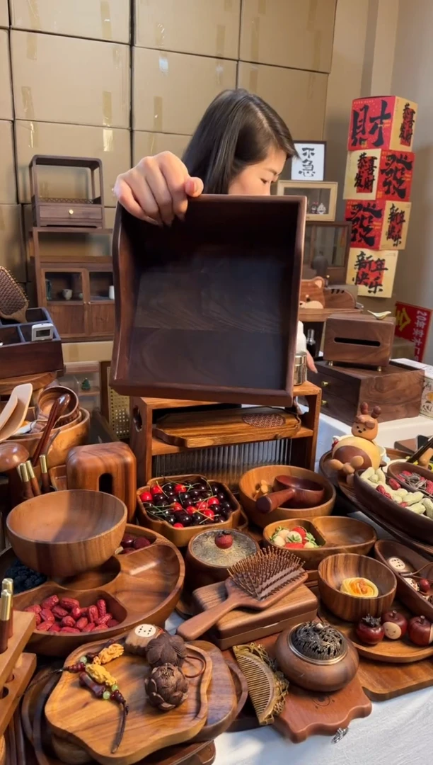 【闪购商品】黑胡桃斜坡化妆品收纳盒