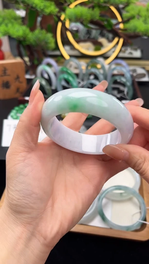 未镶嵌手镯翡翠手镯