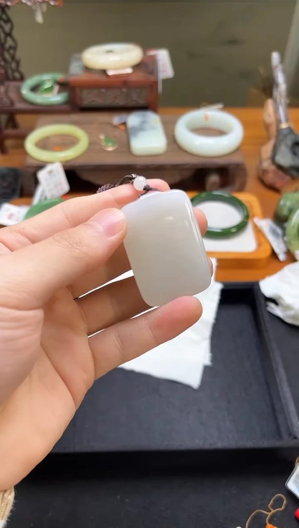 吊坠(不含链)未镶嵌和田玉新疆黑山 无事牌