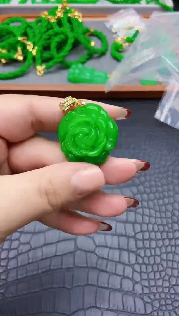 14K金镶嵌翡翠耳饰花开富贵吊坠1