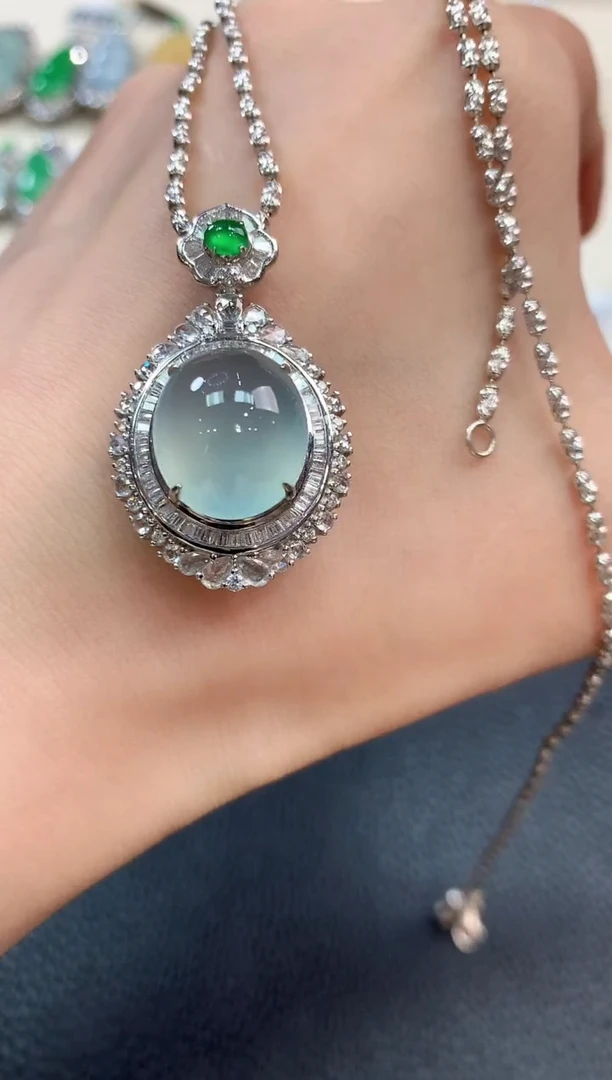 【闪购商品】翡翠吊坠(不含链)18K金镶嵌n84