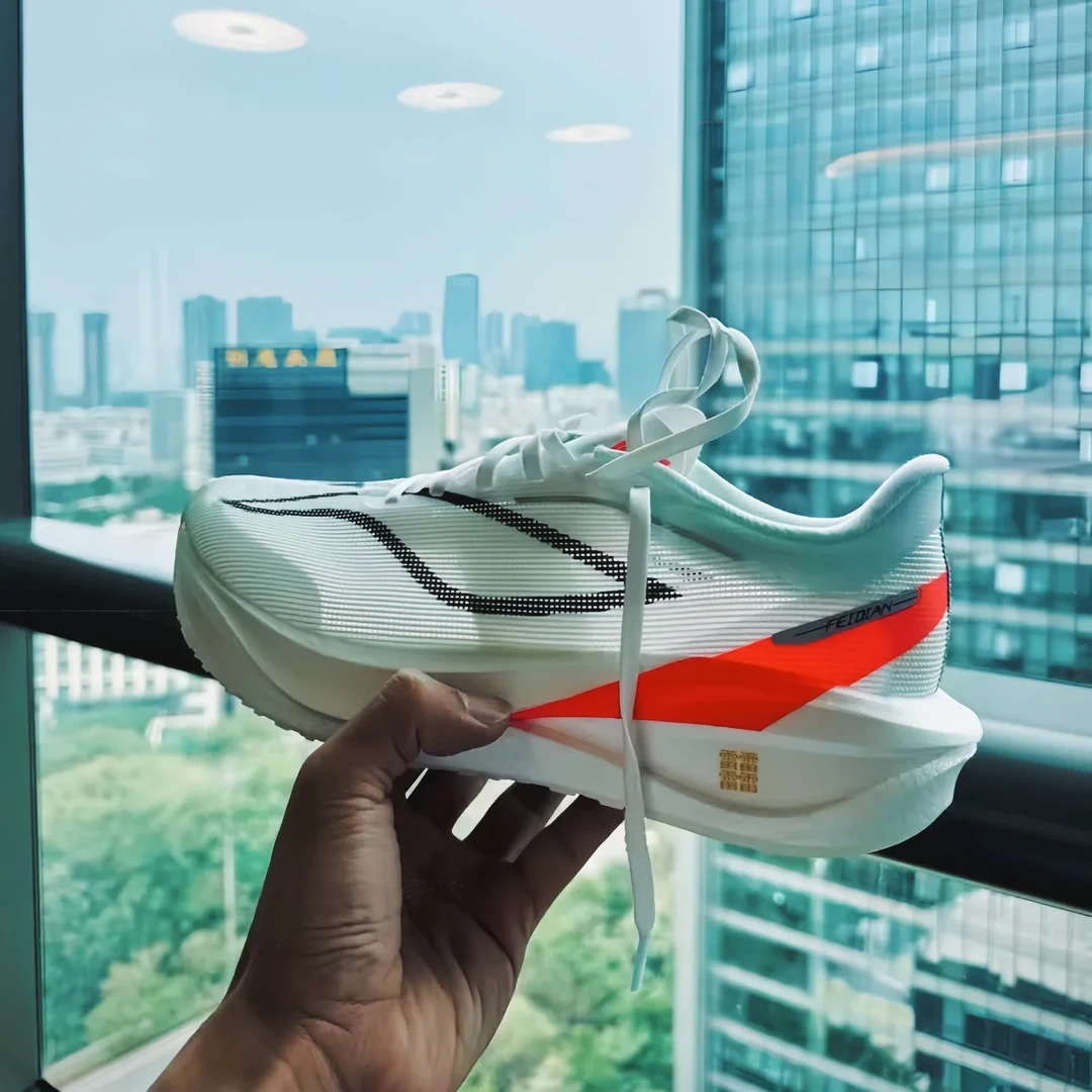 李宁联名WZEDSS飞电5C跑步鞋超轻儿童跑鞋减震回弹碳板竞速训练鞋