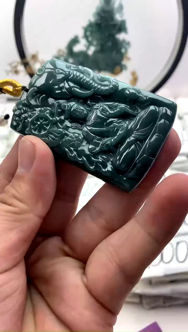 翡翠未镶嵌颈饰普贤