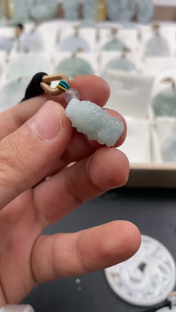 颈饰未镶嵌翡翠链*26/01/04/104