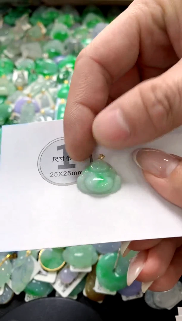翡翠18K金镶嵌颈饰11111111111111111