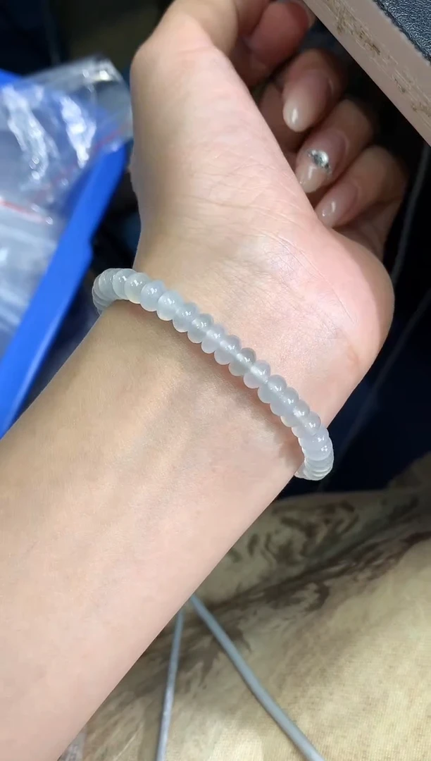 颈饰未镶嵌翡翠手串