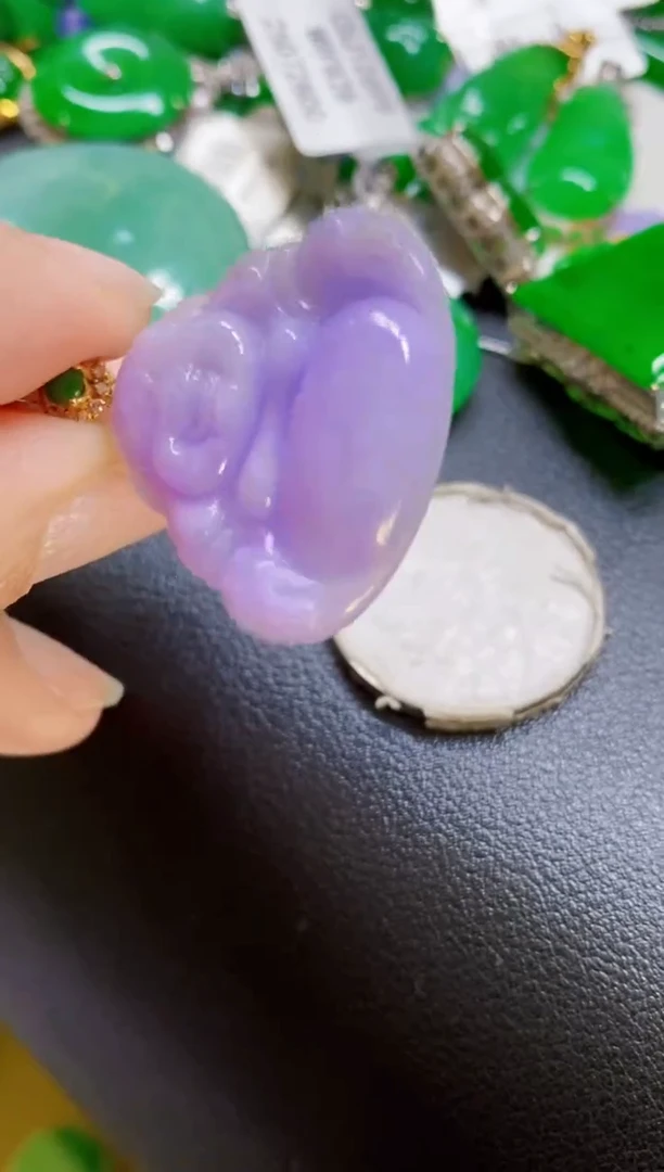 颈饰18K金镶嵌翡翠佛公