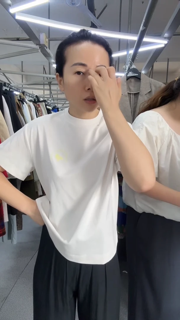 小鸭 T  米色 S码