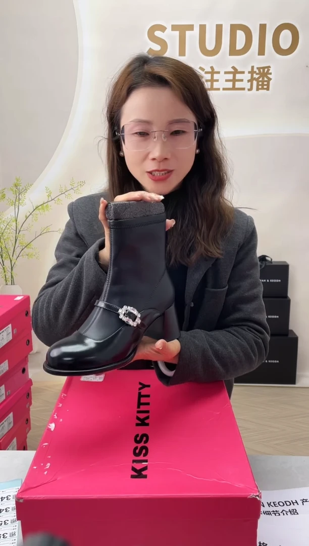 牛皮（革）kiss Kitty撤柜女鞋
