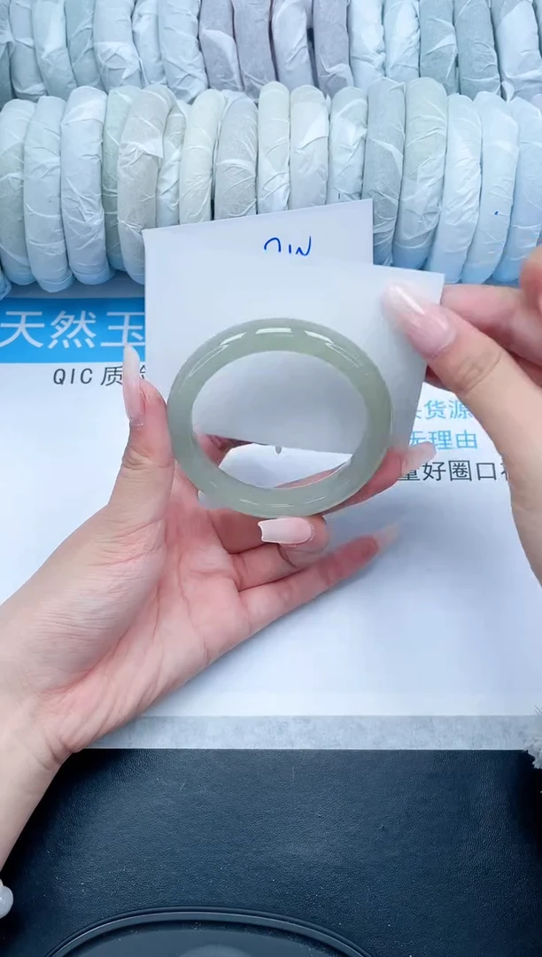 【闪购商品】石英质玉手镯未镶嵌169-