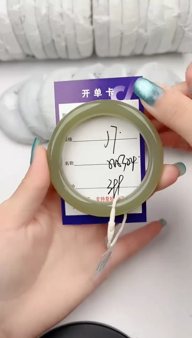 和田玉手镯未镶嵌7颜色微差无瑕疵