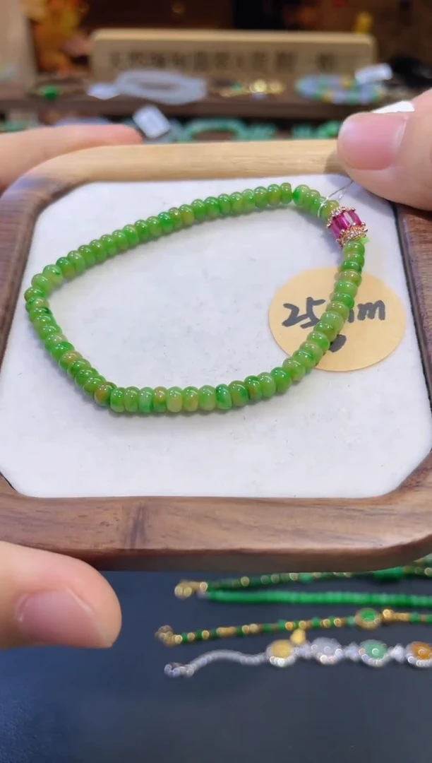 颈饰未镶嵌翡翠手串