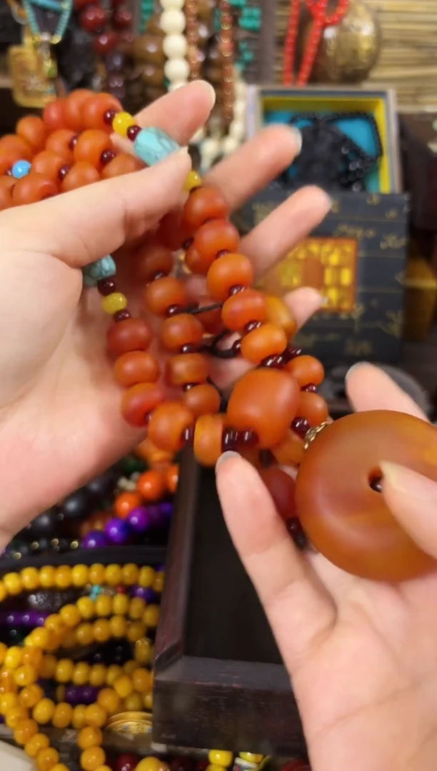 未镶嵌颈饰蜜蜡..................