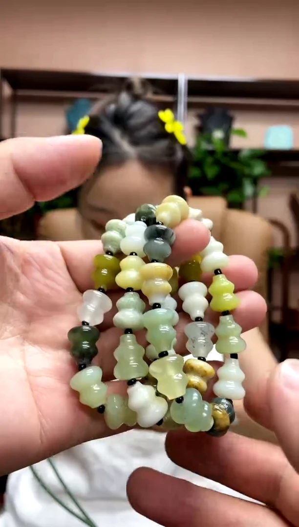 岫玉未镶嵌吊坠多样性发货发其中之一