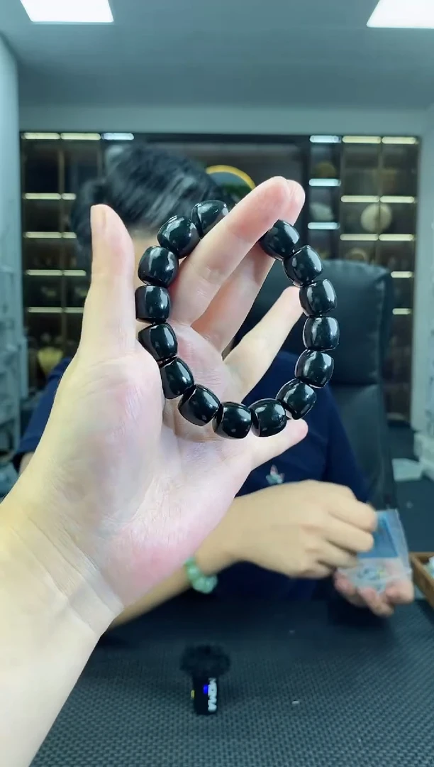 颈饰未镶嵌和田玉直切卡14手串