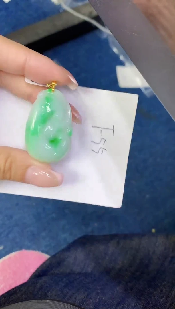 翡翠18K金镶嵌颈饰缅甸天然翡翠A货