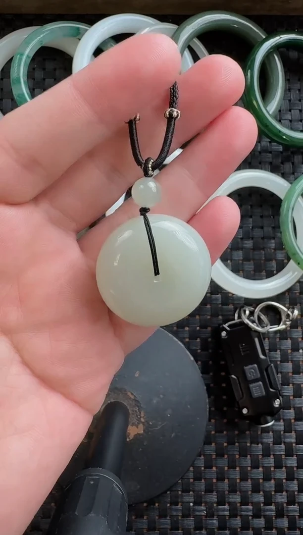 颈饰未镶嵌和田玉平安扣