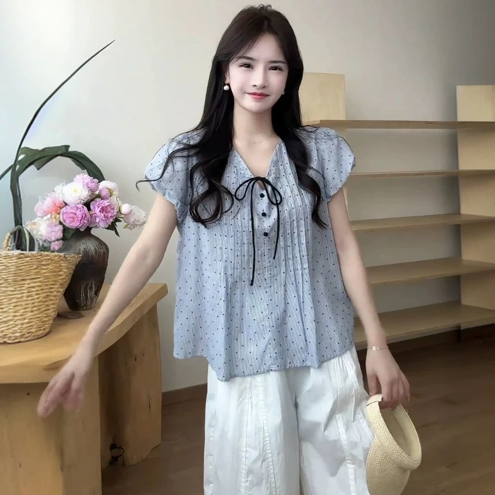 大码波点V领系带衬衫女2025夏季宽松甜美小清新泡泡袖娃娃衫上衣