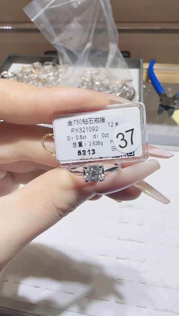 18K金镶嵌戒指/指环钻石戒指