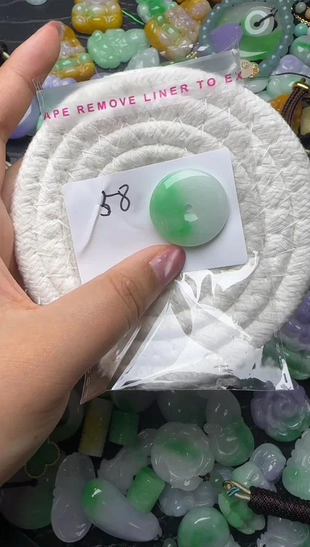 颈饰未镶嵌翡翠缅甸翡翠吊坠