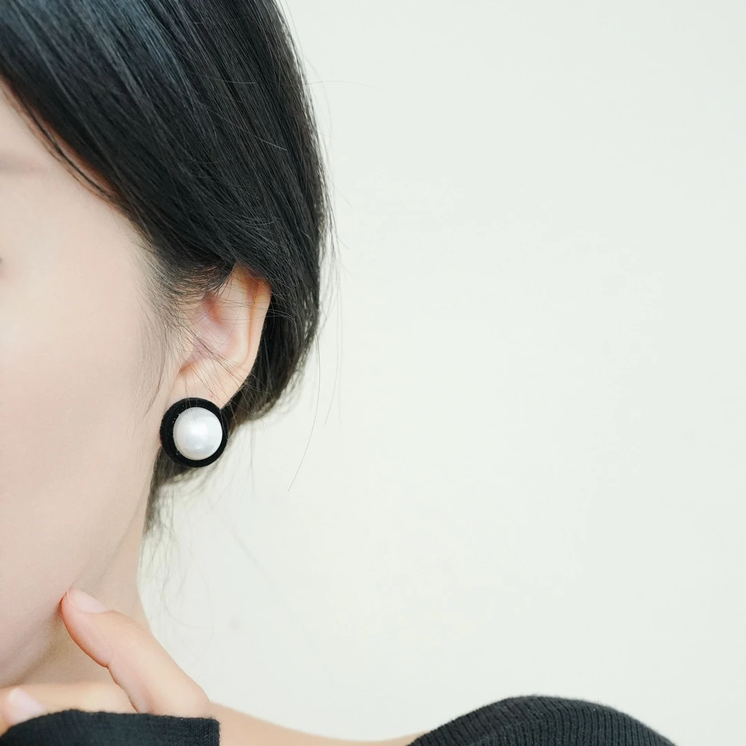 铜合金耳饰 黑色半圆耳钉时尚气质小众设计高级感时尚新款耳环女
