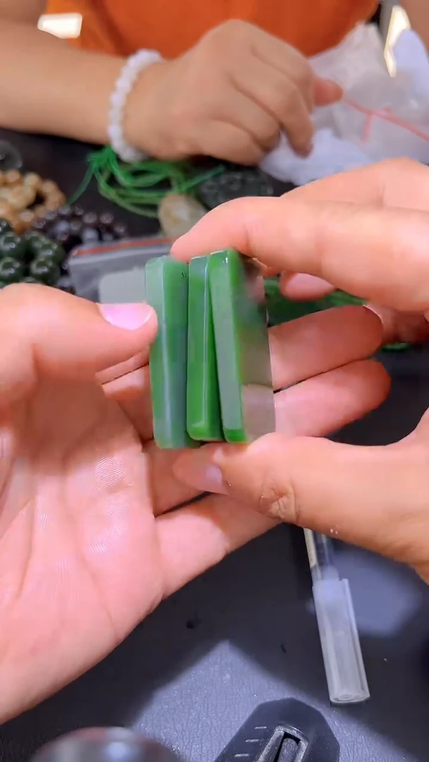 和田玉（碧玉）未镶嵌颈饰希****d碧玉平安无事牌