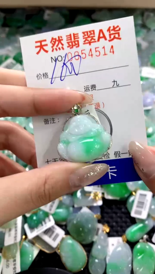 颈饰18K金镶嵌翡翠1111111111111111