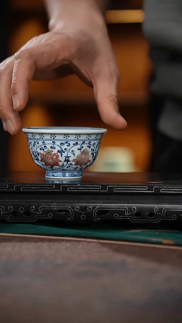 76-1青花釉里红小压手杯（元煦）