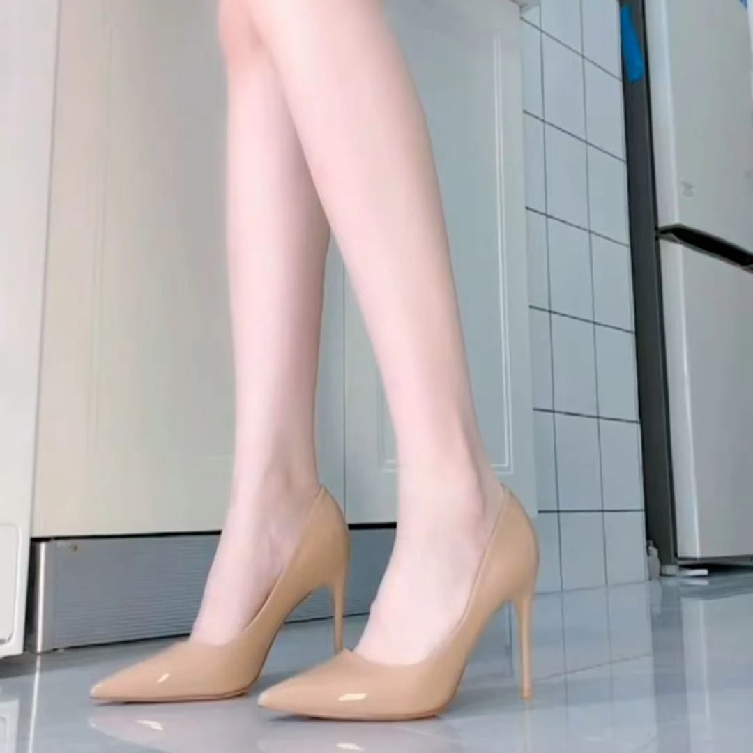 漆皮裸色高跟鞋女2025年新款小众设计感气质名媛细跟尖头浅口单鞋