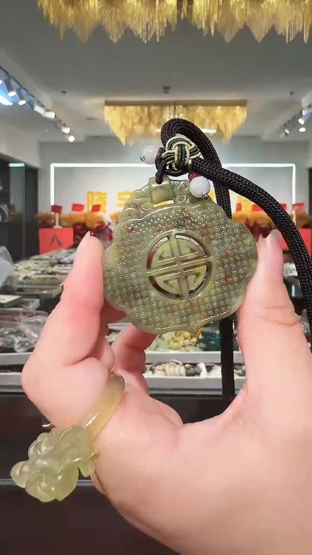 未镶嵌岫玉颈饰吊坠