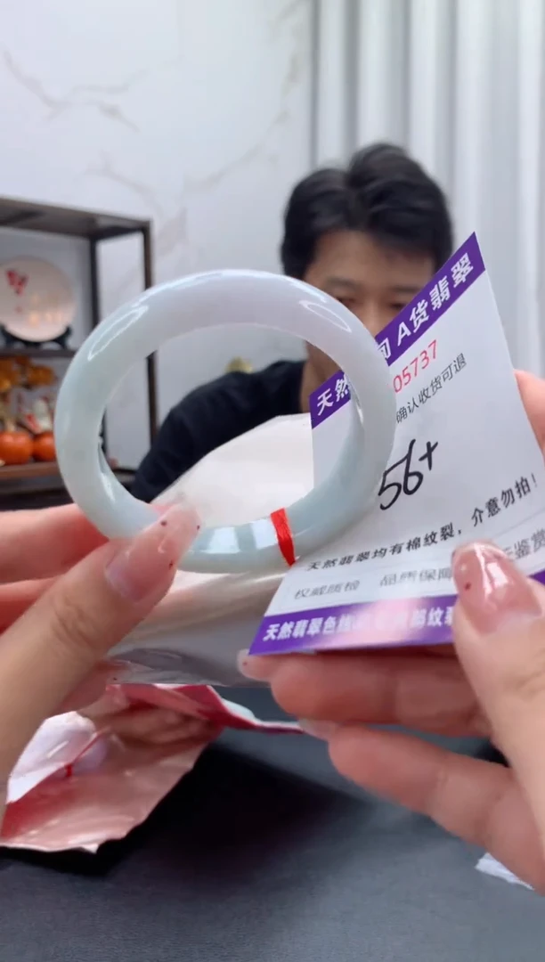 未镶嵌手镯翡翠有纹，完美者勿拍