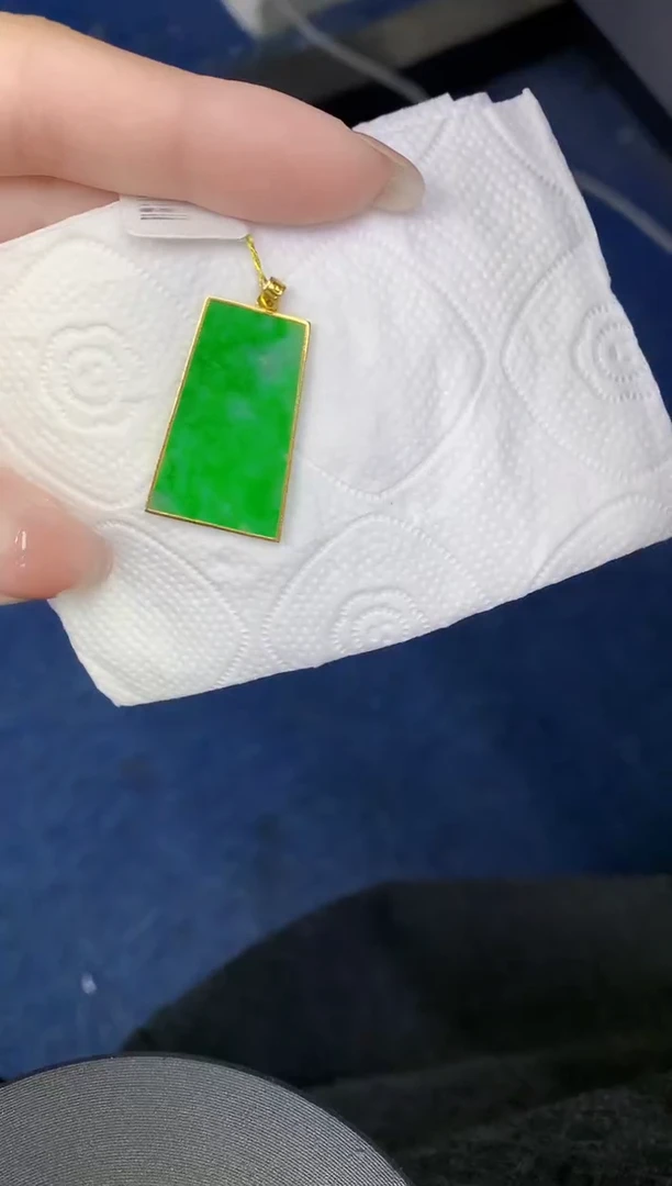 颈饰18K金镶嵌翡翠缅甸天然翡翠A货