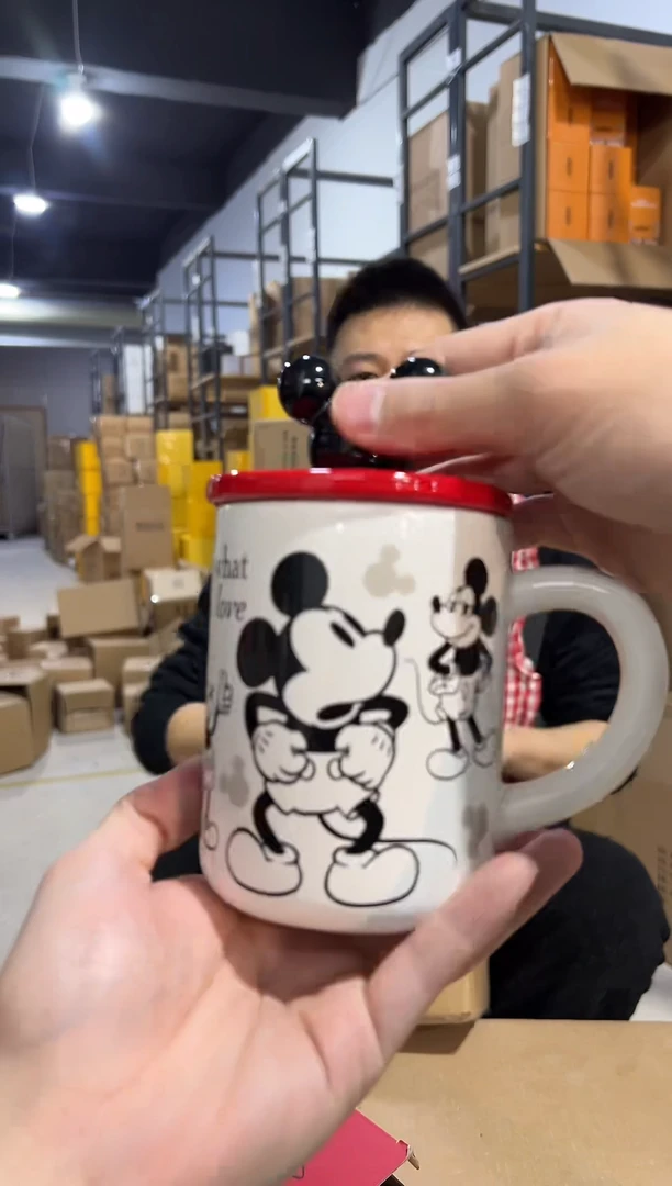 【闪购商品】杯原盒米奇手稿带盖杯