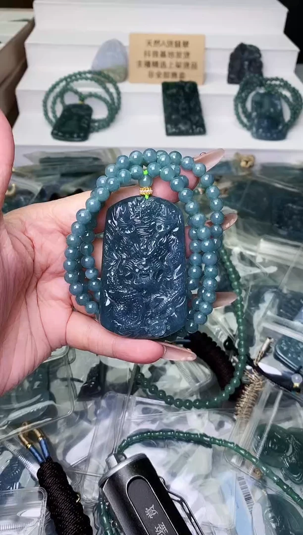 颈饰未镶嵌翡翠