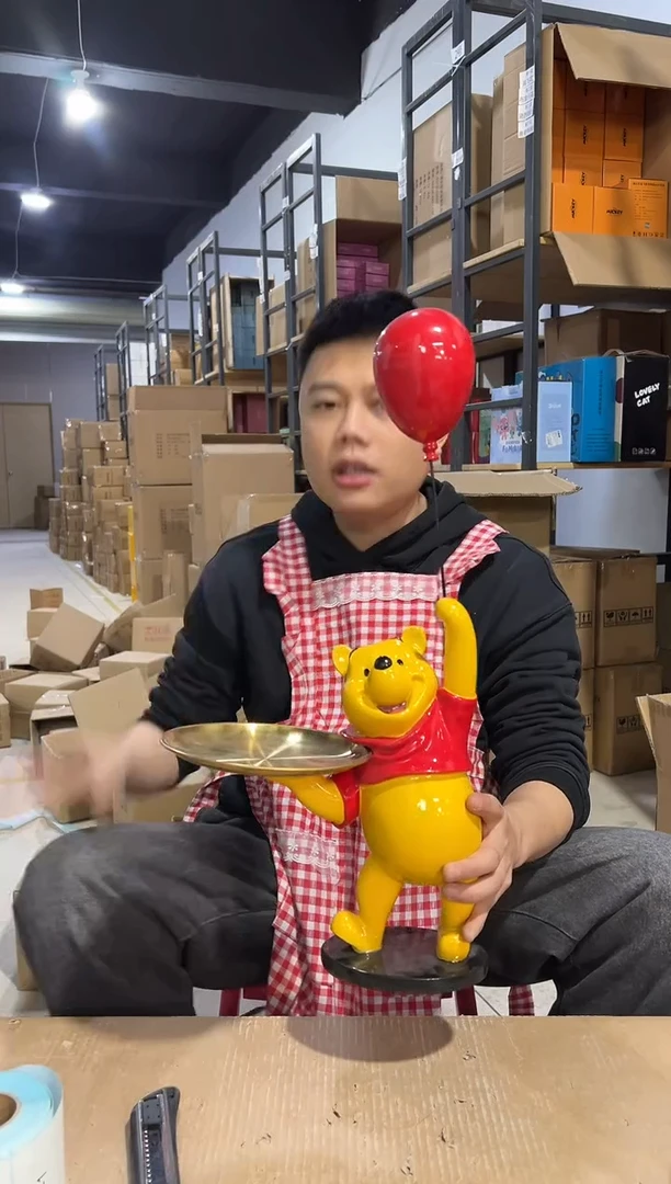 【闪购商品】杯树脂维尼举气球托盘摆件