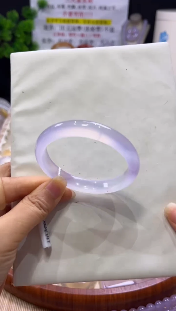 玛瑙/玉髓手镯未镶嵌不同光线不同角度色不同