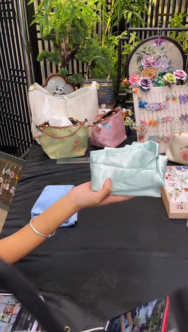 织绣?*笙非遗苏绣饰品