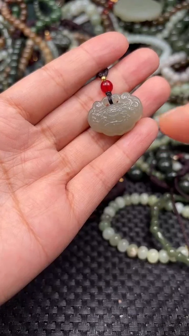 颈饰未镶嵌和田玉1