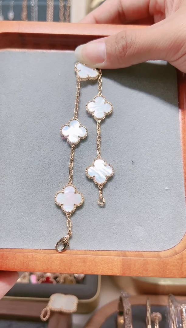 18K金镶嵌贝壳（贝母）手链小号贝母五花手链（多样性发其一）