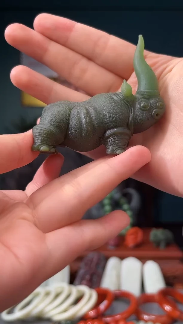 和田玉未镶嵌颈饰吊坠