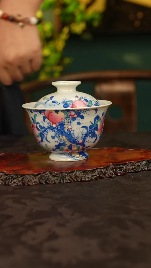 斗彩桃子盖碗倪建华