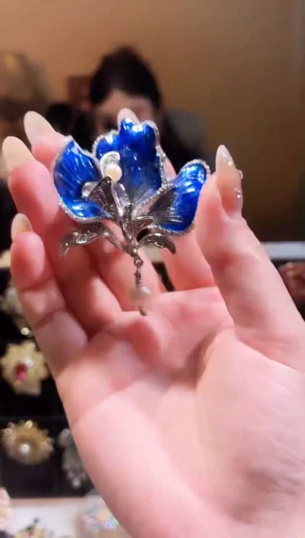 合成立方氧化锆铜合金蓝色吊坠